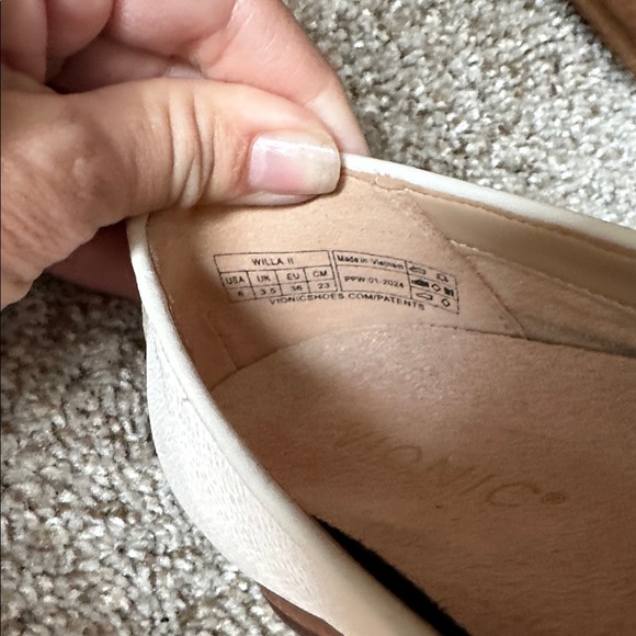 Vionic Willa Women's Cream Leather Loafers size 6 NWOB - Picture 4 of 6